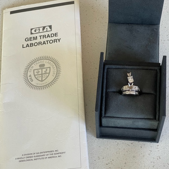 1 Carat Brilliant Diamond and Platinum Engagement Ring - Picture 9 of 9